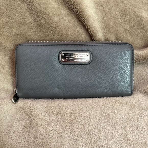 Marc By Marc Jacobs Women's Q Slim Zip Around Gray Pebble Leather Clutch Wallet - Picture 1 of 10